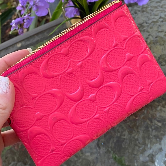 Coach Pink Logo Vernis Pink Wristlet NWT - Picture 12 of 15